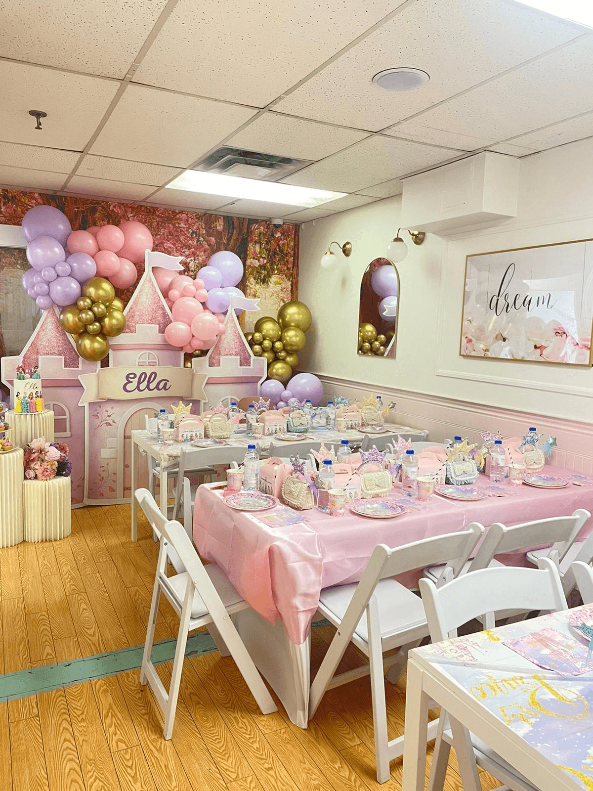 A Hily's Sparkly Spa party room ready for a princess celebration
